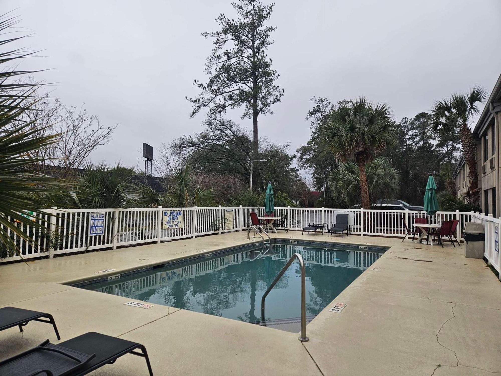 Surestay By Best Western Summerville Flowertown Exterior photo